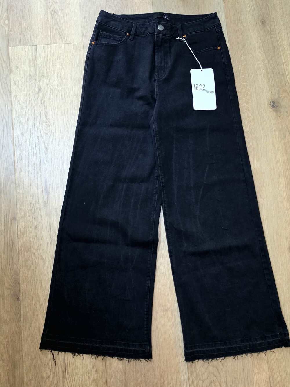 NWT 1822 high rise slim wide leg black denim women